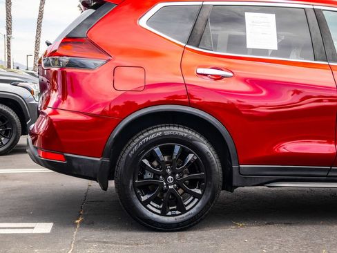 Used 2018 Nissan Rogue SV w/ Premium Package FWD image 6
