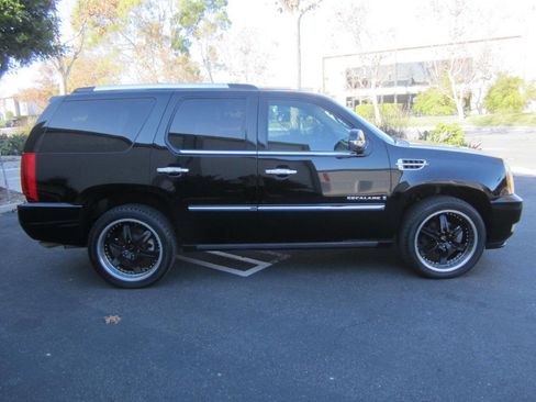 Used 2009 Cadillac Escalade Base AWD 4dr SUV w/V8 Ultra Lu image 2