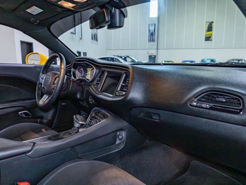 Used 2017 Dodge Challenger R/T Scat Pack w/ Leather Interior Group RWD image 30