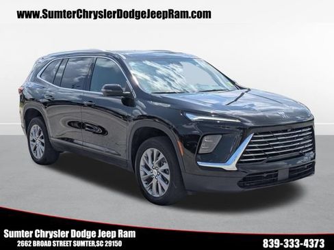 Used 2025 Buick Enclave Preferred FWD image 1