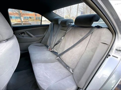 Used 2010 Toyota Camry LE image 29