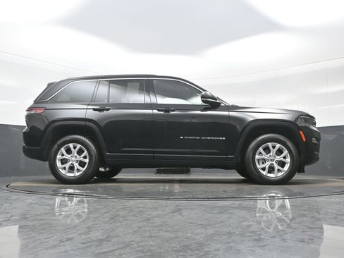 Used 2023 Jeep Grand Cherokee Limited image 31