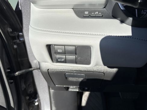 Used 2020 Toyota Highlander XLE image 16