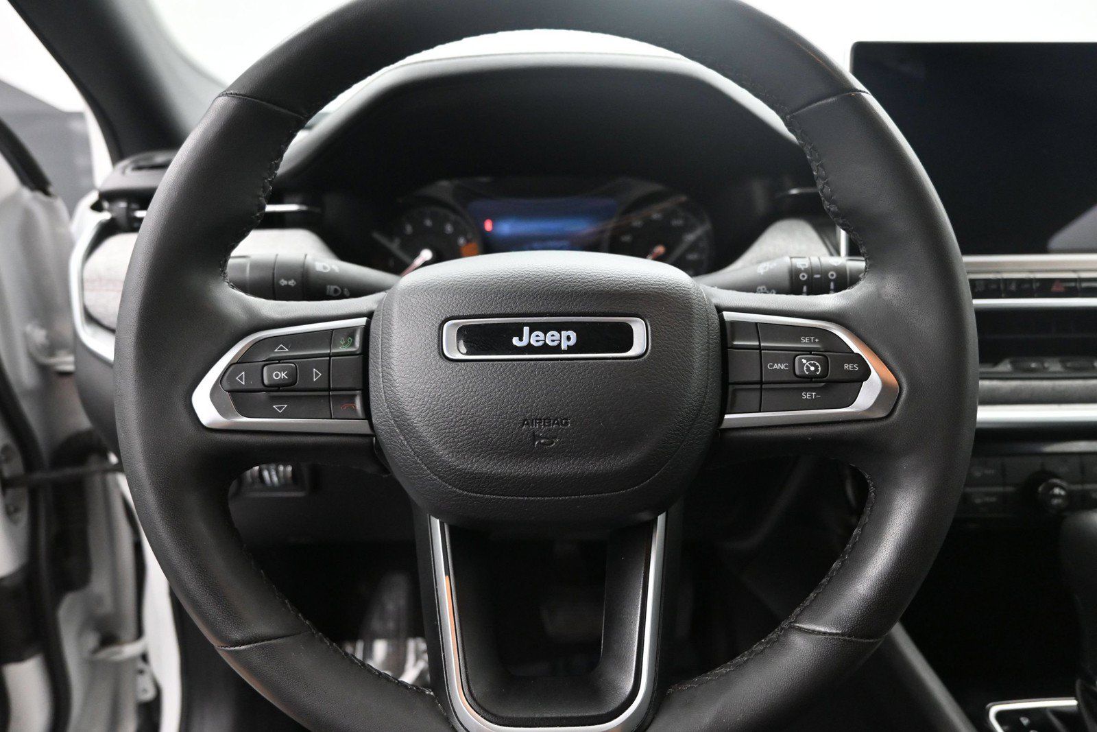 Used 2023 Jeep Compass Latitude AWD/4WD image 13