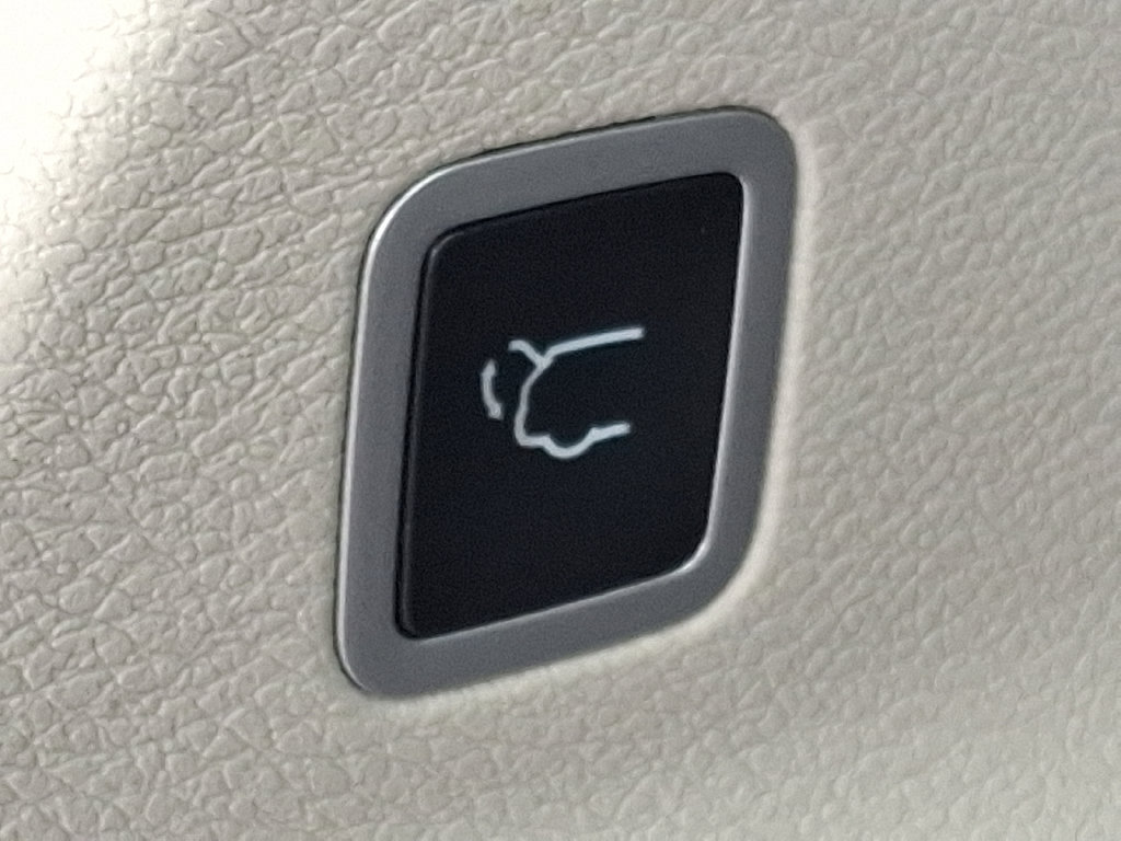 Used 2024 Chrysler Pacifica Touring-L FWD image 32
