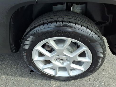 Used 2022 Jeep Renegade Latitude AWD/4WD image 15