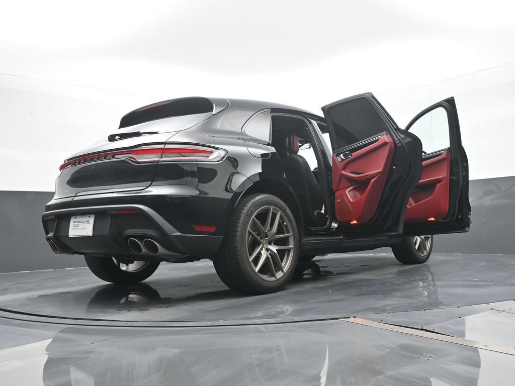 Certified 2023 Porsche Macan S AWD/4WD image 24