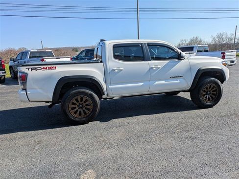 Used 2021 Toyota Tacoma TRD Off-Road w/ Technology Package AWD/4WD image 7