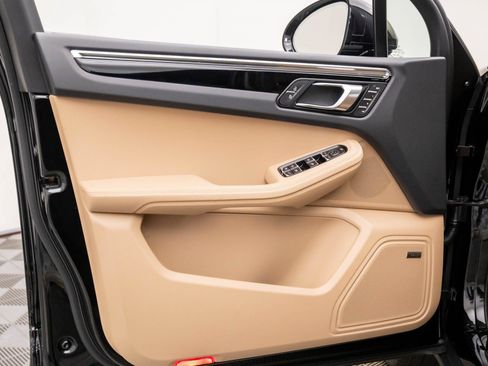 Certified 2026 Porsche Macan AWD/4WD image 14