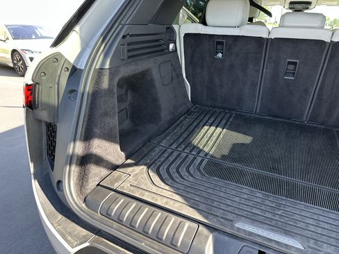Used 2024 Land Rover Range Rover Sport SE AWD/4WD image 41