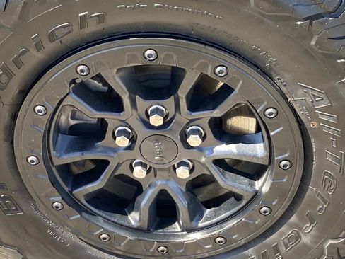 Certified 2023 Jeep Wrangler Unlimited Rubicon 4xe AWD/4WD image 33