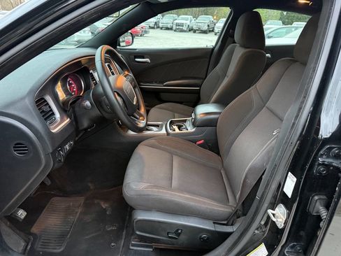Used 2019 Dodge Charger SXT RWD image 12