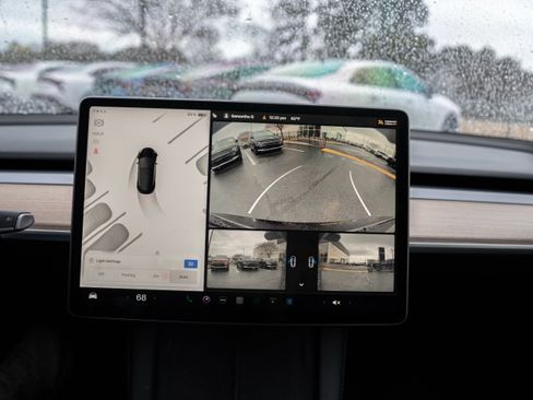 Used 2023 Tesla Model 3 Standard Range image 13