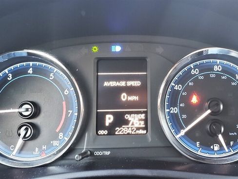 Used 2018 Toyota Corolla LE FWD image 10