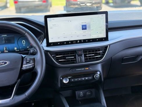 Used 2024 Ford Escape Platinum image 17