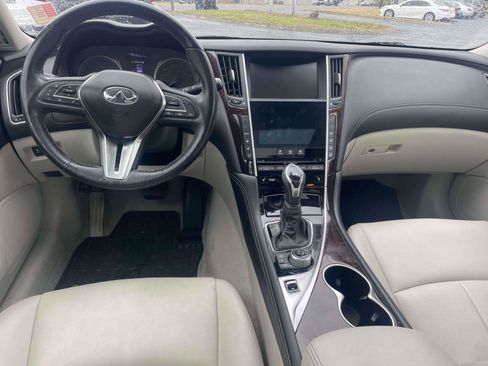Used 2018 INFINITI Q50 Luxe w/ Essential Package (3.0T Luxe) image 7