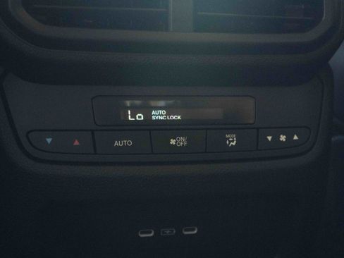 Used 2025 Honda Pilot EX-L image 41