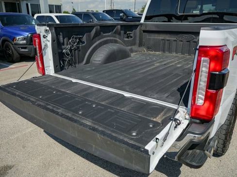 Used 2023 Ford F250 Lariat w/ Chrome Package image 11