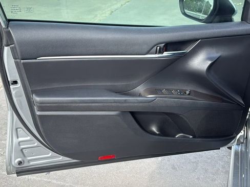Used 2022 Toyota Camry SE image 12