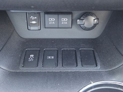 Used 2017 Toyota Highlander Limited FWD image 24