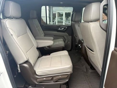 Used 2023 GMC Yukon XL SLT w/ SLT Premium Package AWD/4WD image 15