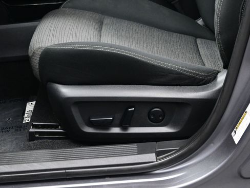 Used 2021 Nissan Rogue SV image 11