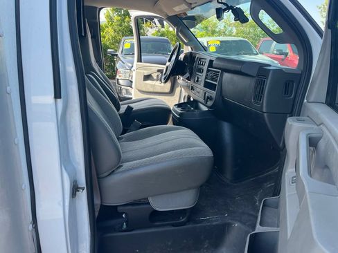 Used 2021 Chevrolet Express 4500 Extended w/ Power Convenience Package RWD image 6