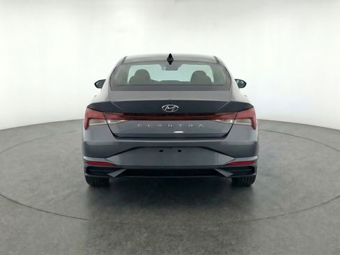 Used 2025 Hyundai Elantra Limited FWD image 7
