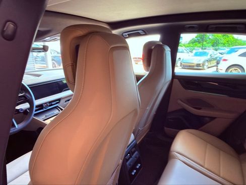 Certified 2025 Porsche Macan 4 Electric AWD/4WD image 26