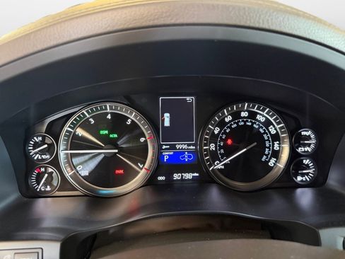 Used 2021 Lexus LX 570 4WD w/ Luxury Package image 14