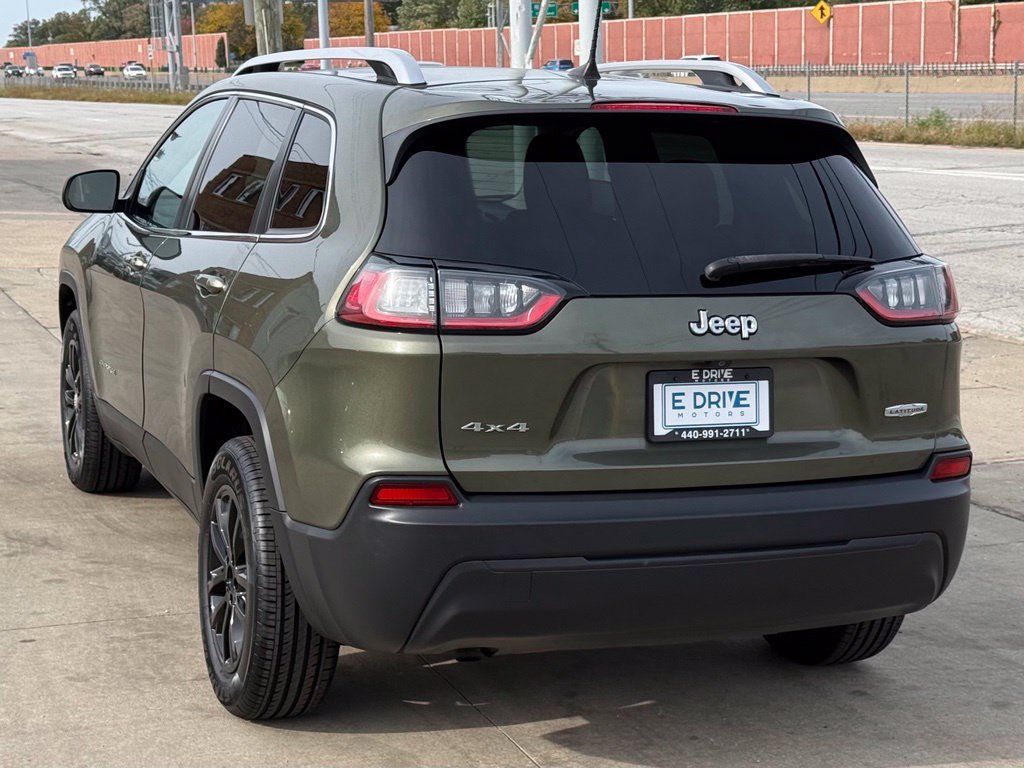 Used 2019 Jeep Cherokee Latitude w/ Cold Weather Group AWD/4WD image 9