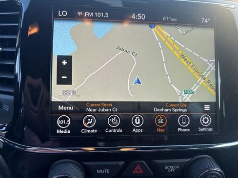 Used 2022 Jeep Grand Cherokee Laredo X image 15