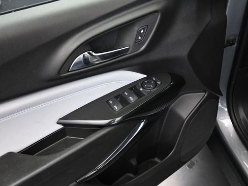 Used 2025 Chevrolet Trax LT w/ LT Convenience Package image 25