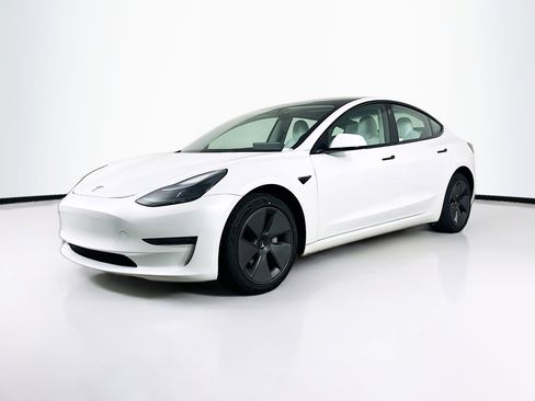 Used 2023 Tesla Model 3 Standard Range RWD image 3