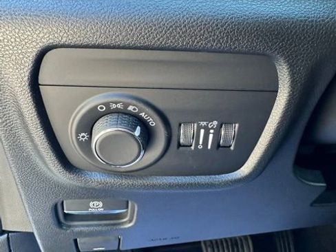 Certified 2025 Jeep Grand Cherokee Altitude image 20