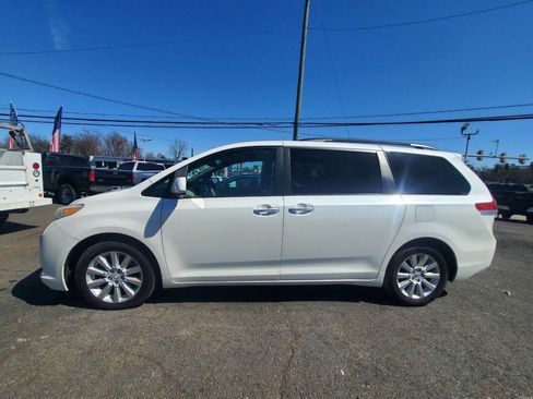 Used 2012 Toyota Sienna Limited w/ Premium Pkg image 2