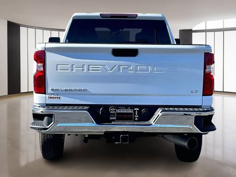 Used 2025 Chevrolet Silverado 2500 LT w/ Convenience Package image 5