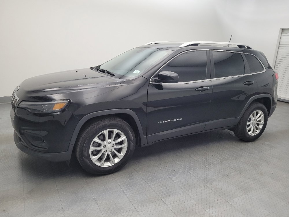 Used 2019 Jeep Cherokee Latitude w/ Cold Weather Group FWD image 2