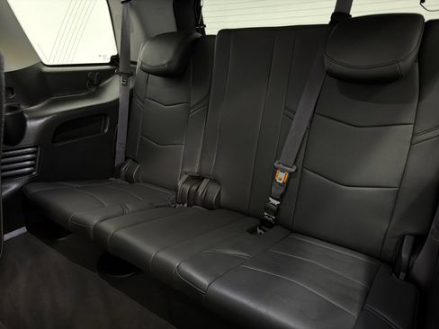 Used 2015 Cadillac Escalade Luxury AWD/4WD image 22