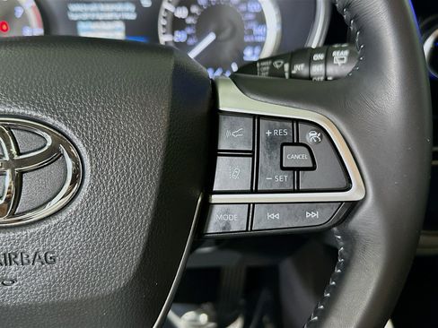 Certified 2025 Toyota Highlander XLE AWD/4WD image 17