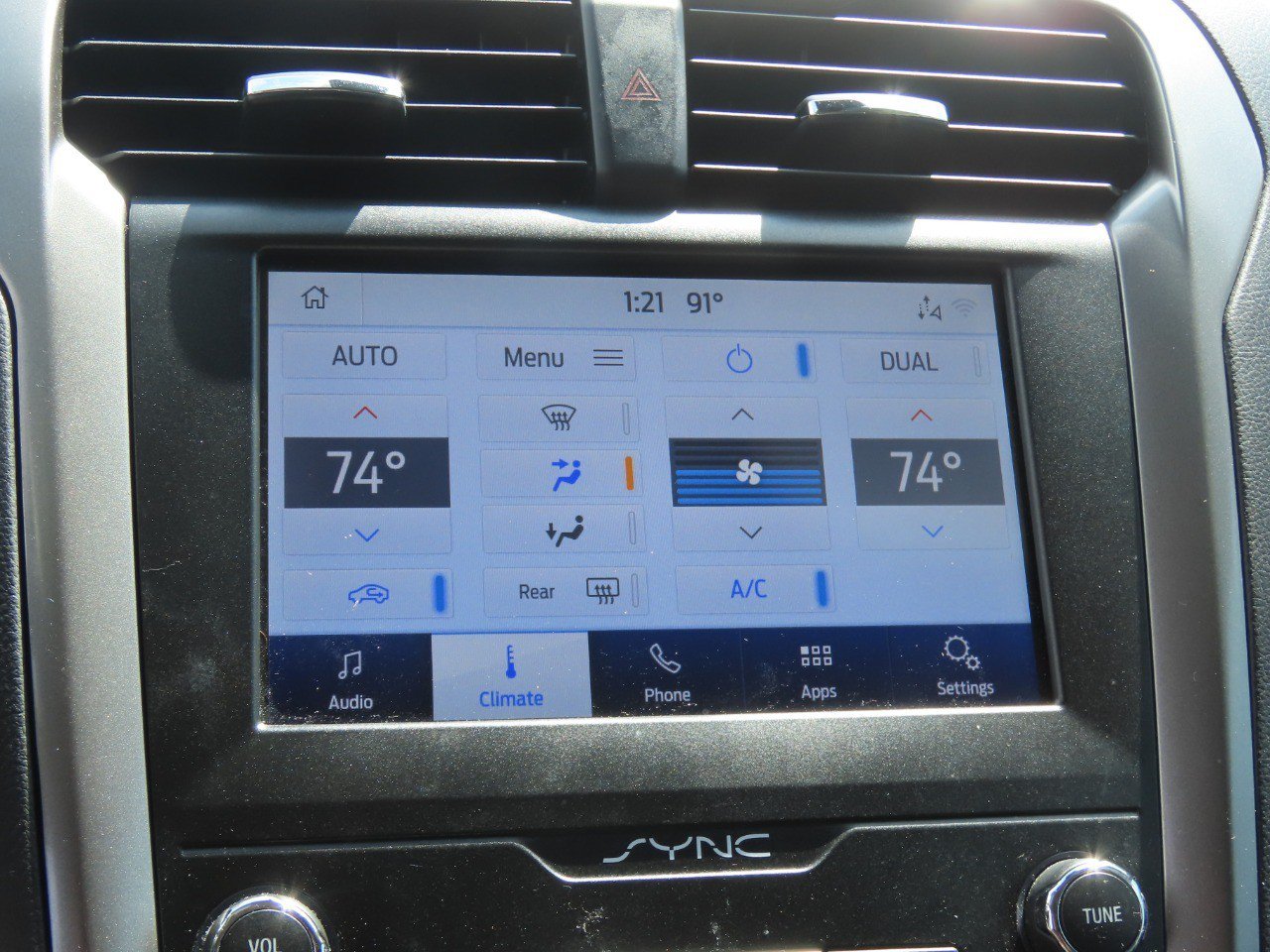 Used 2020 Ford Fusion SE FWD image 29