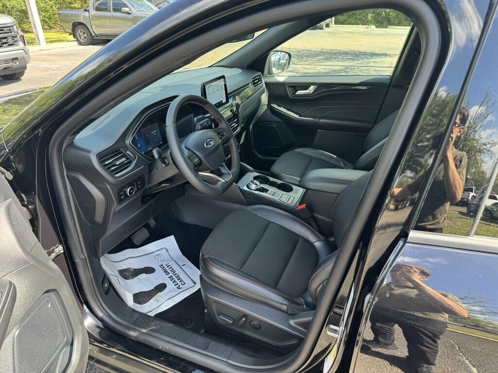 Used 2025 Ford Escape ST-Line Select AWD/4WD image 3