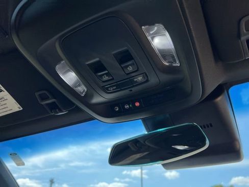 Used 2025 Cadillac CT4 Luxury image 34