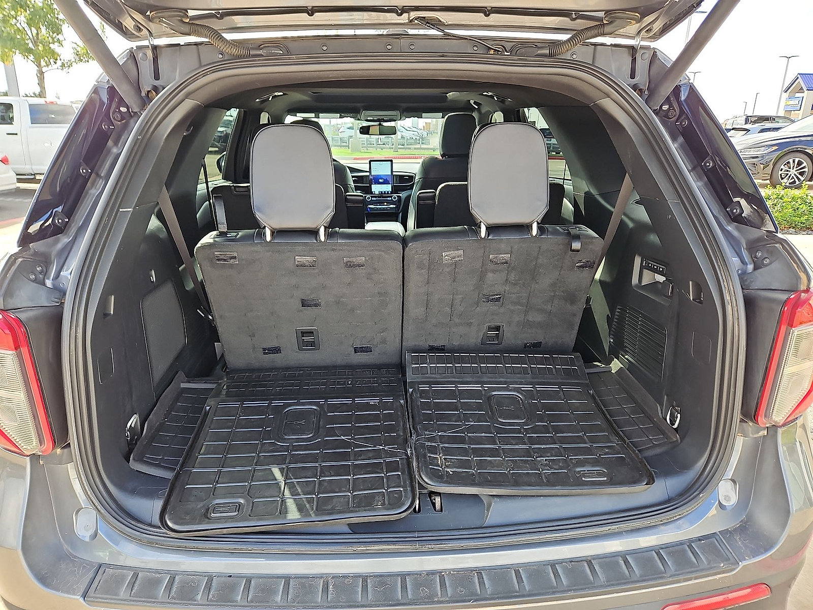 Used 2023 Ford Explorer ST w/ Equipment Group 401A AWD/4WD image 12