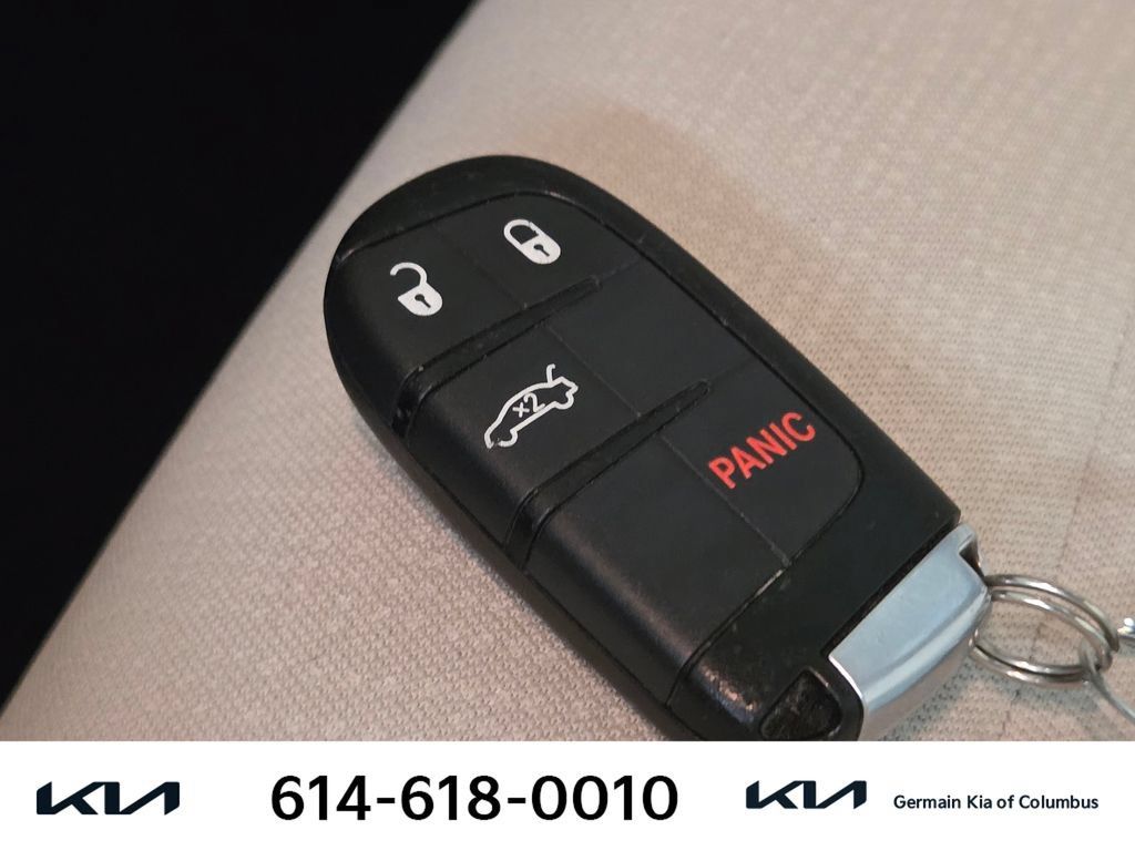 Used 2015 Chrysler 200 Limited FWD image 33