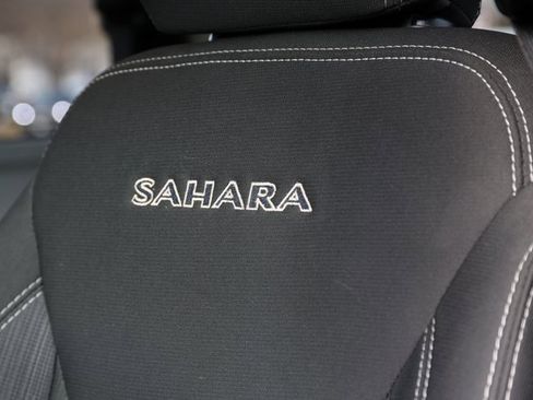 Used 2018 Jeep Wrangler Sahara w/ Connectivity Group image 15