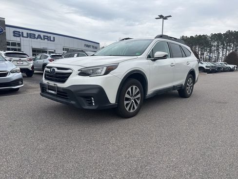Used 2021 Subaru Outback Premium image 2