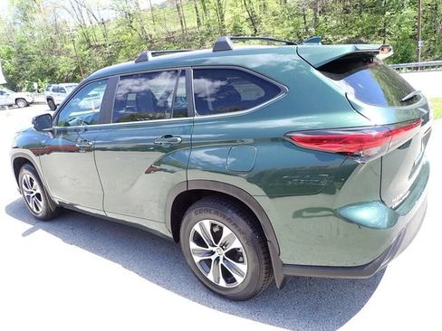 Used 2023 Toyota Highlander XLE AWD/4WD image 8