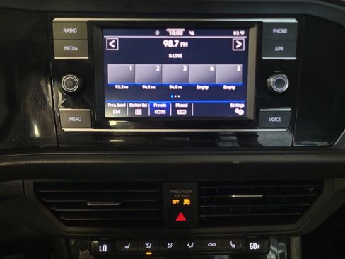 Used 2024 Volkswagen Jetta SE FWD image 25