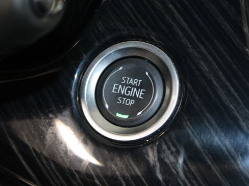 Used 2025 Cadillac XT6 Premium Luxury image 47